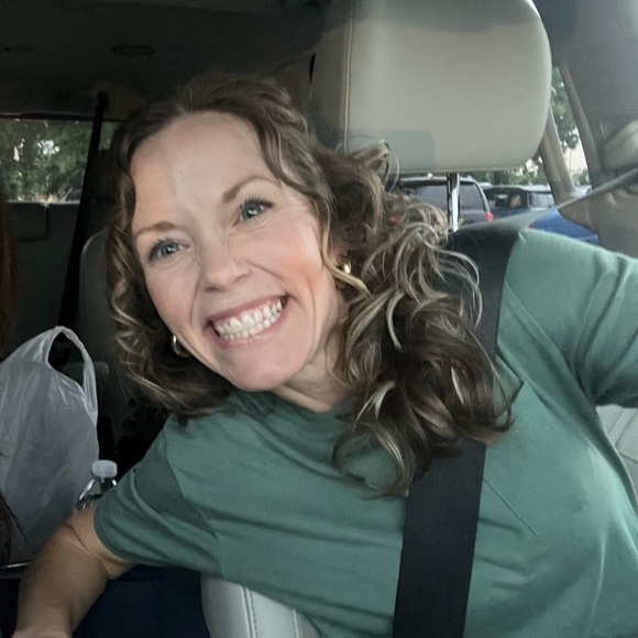 Meet your Posher, Kelly - Picture 2 of 3